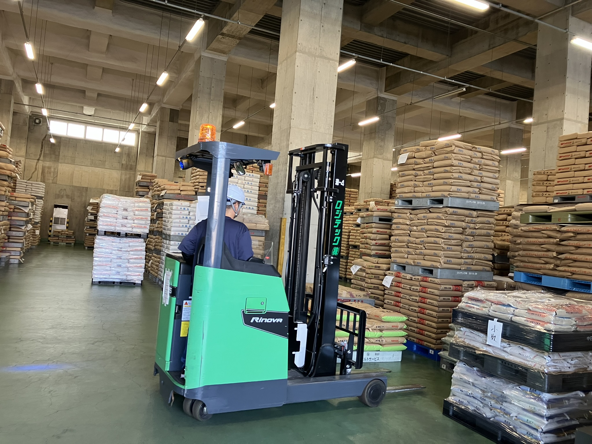 ロジテック株式会社の正社員 フォークリフトの求人情報イメージ2