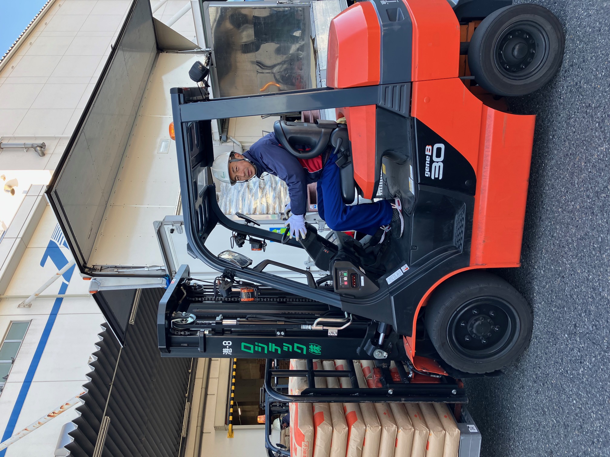 ロジテック株式会社の正社員 フォークリフトの求人情報イメージ4